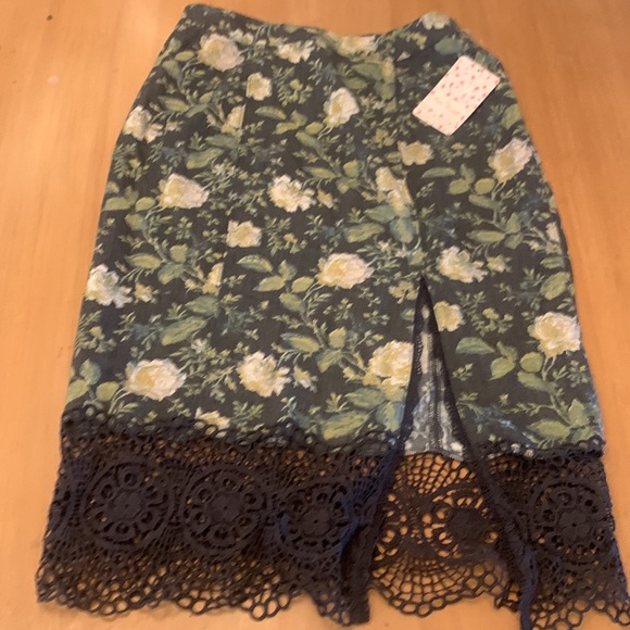 Free People floral skirt. New with tags. - Picture 3 of 3